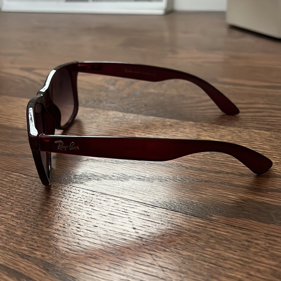 Ray-Ban Womens sunglasses - Picture 2 of 3